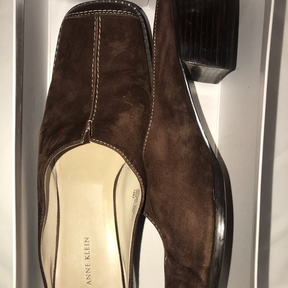 Anne Klein Poppy AK chocolate suede